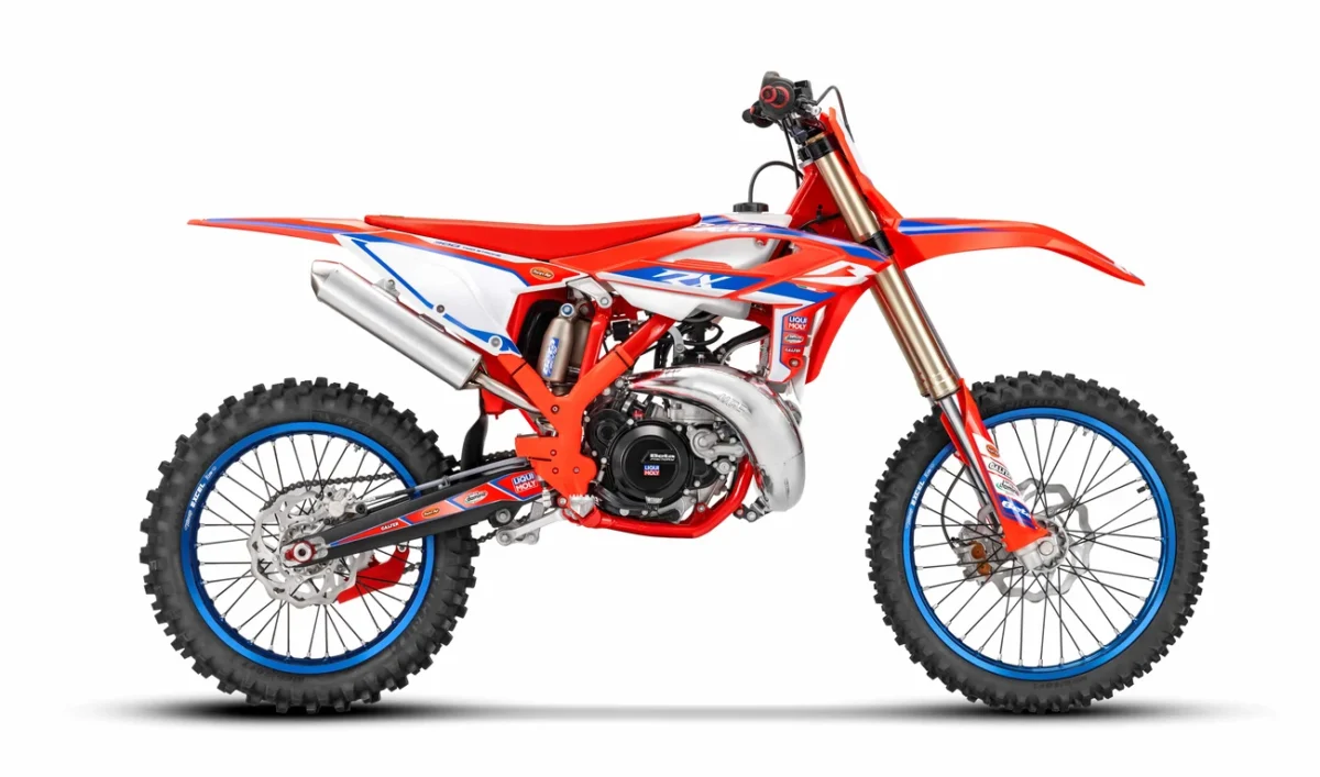 Beta reveal the 2025 RX 300 2T - 450 4T Motocross bikes