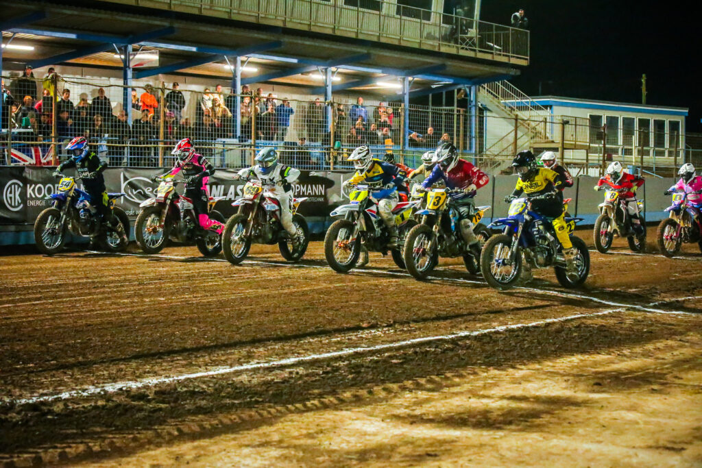 Can Neave close the gap on Halbert at 2024 FIM Flat Track World Championship Round 4 in France?