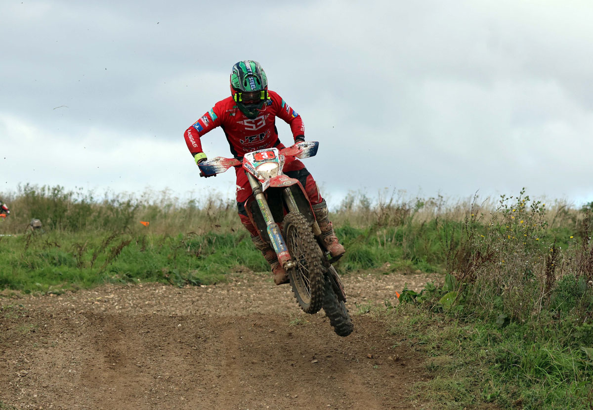 Ricky rocks Rogershill! 2024/2025 ACU Southern Centre Winter Enduro Series Round 1