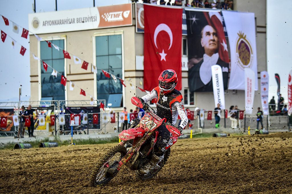 Gajser & Events claim 2024 MXGP of Türkiye qualifying race wins