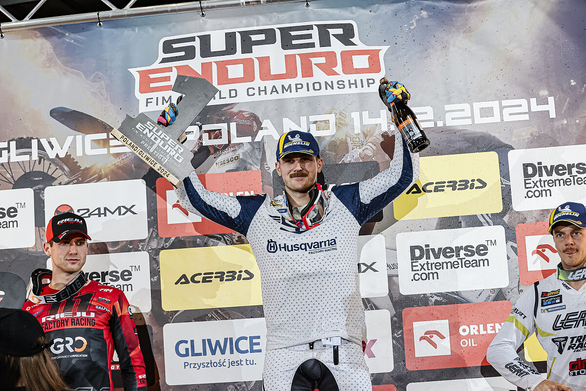 Billy Bolt on top at 2025 SuperEnduro World Championship opener!