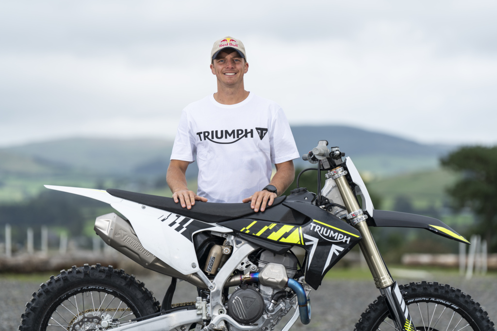 Jonny Walker signs for the Triumph Enduro team!