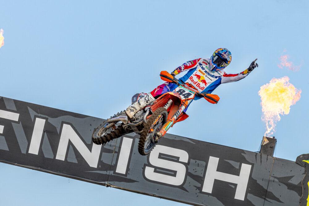 Vintage Herlings goes 1-1 for Red Bull KTM Factory Racing at MXGP of Lombok