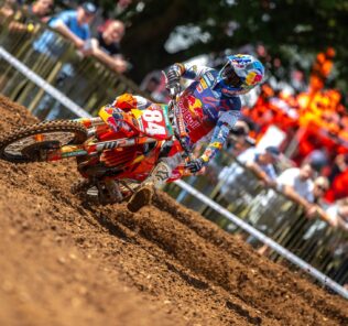 Jeffrey Herlings in for the Foxhill MXGB Round