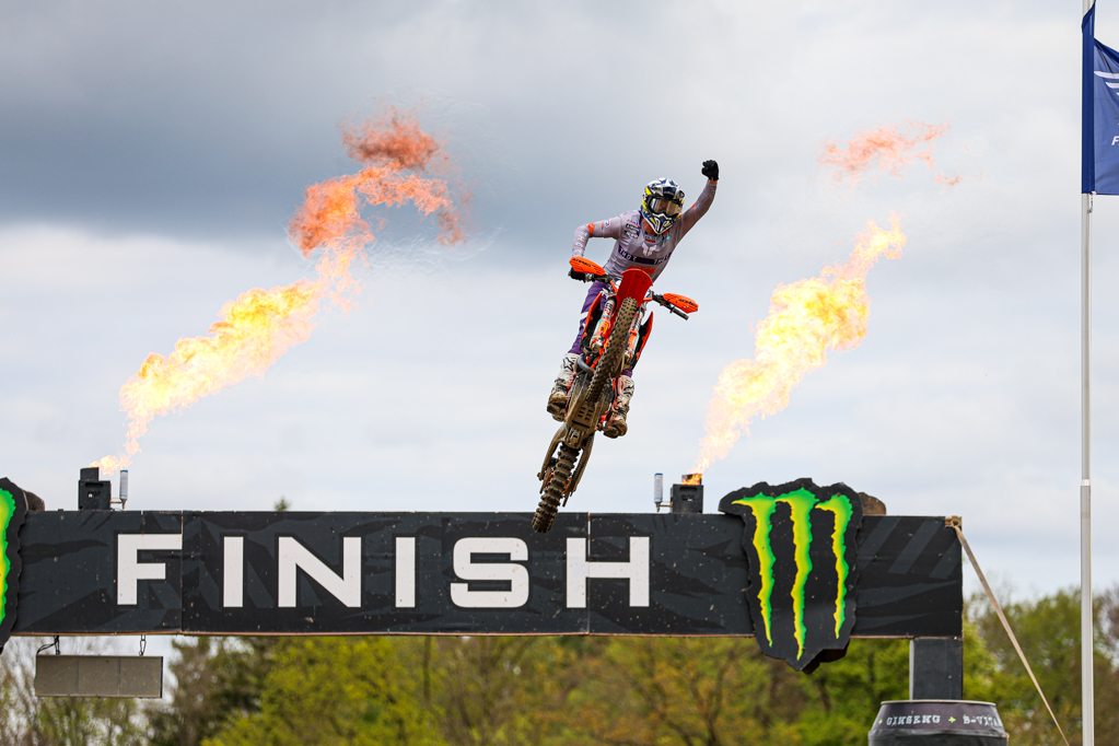 Frisk and Katana fly the EMX250 and EMX125 flags in Switzerland - Race Report & Results